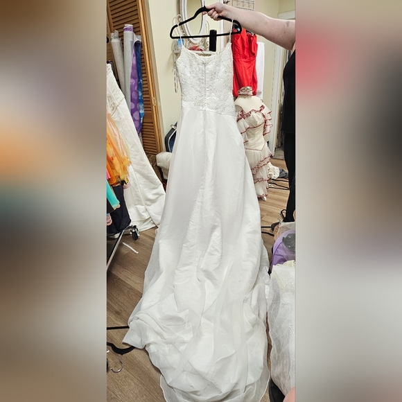 Winni Coutour Wedding Gown - Picture 4 of 8